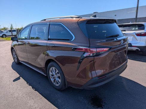Used 2022 Toyota Sienna LE FWD image 5