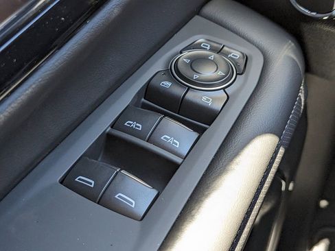 New 2025 Chevrolet Suburban Premier image 26