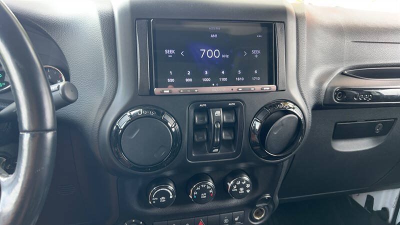 Used 2015 Jeep Wrangler Unlimited Sahara AWD/4WD image 23