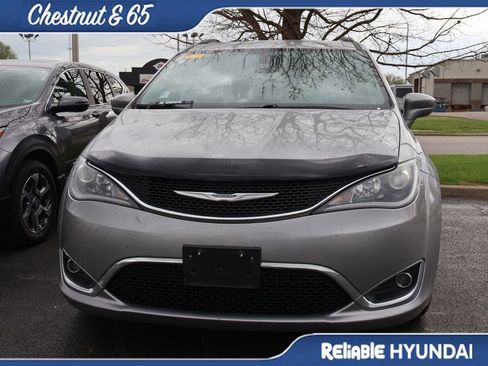 Used 2017 Chrysler Pacifica Touring-L image 10