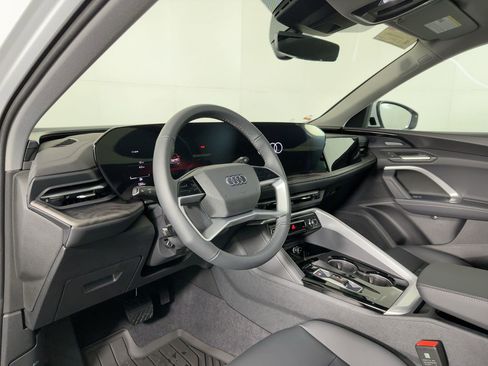 Used 2025 Audi Q5 Premium Plus AWD/4WD image 3