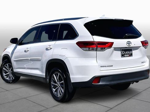 Used 2019 Toyota Highlander XLE image 11