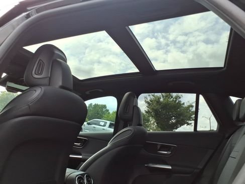Used 2025 Mercedes-Benz GLC 300 4MATIC image 11