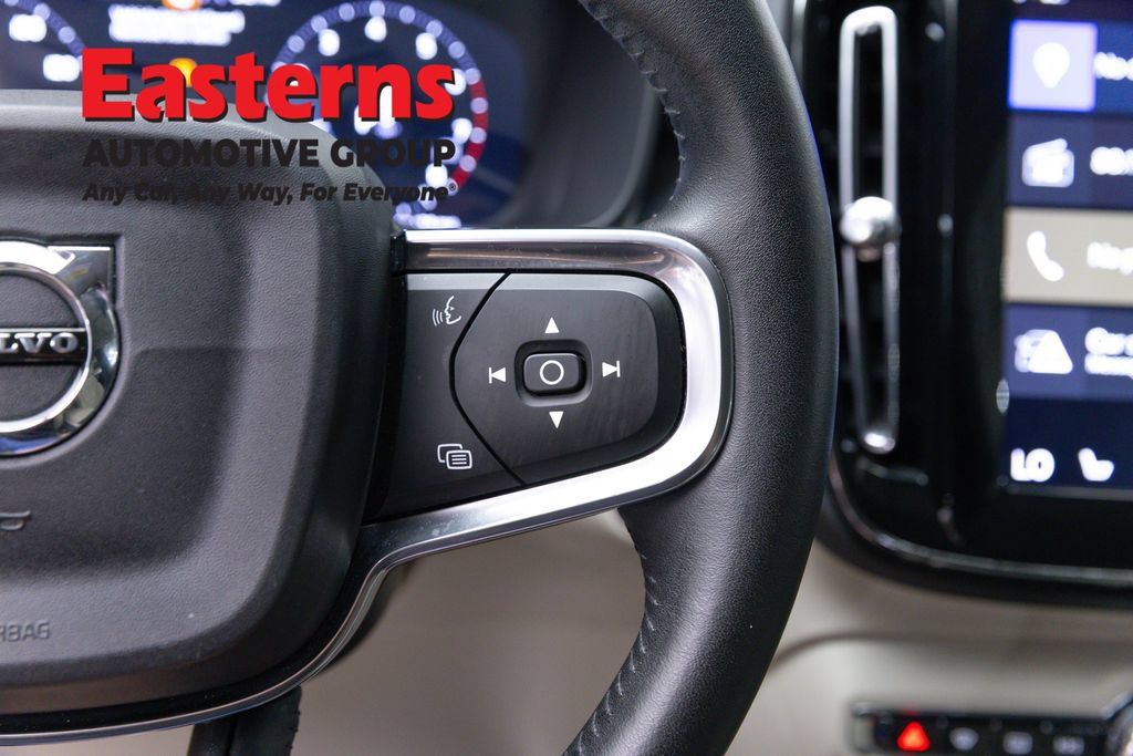 Used 2019 Volvo XC40 T5 Momentum AWD/4WD image 16