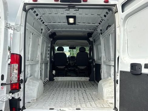 Used 2024 RAM ProMaster 2500 w/ Convenience Group FWD image 9