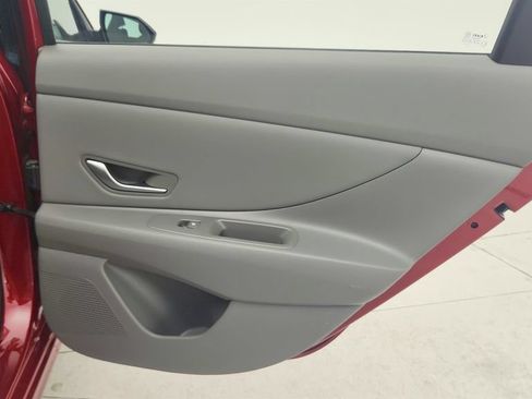 Used 2025 Hyundai Elantra SEL FWD image 33
