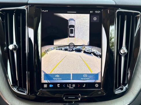 Certified 2025 Volvo XC60 B5 Plus w/ Climate Package image 23