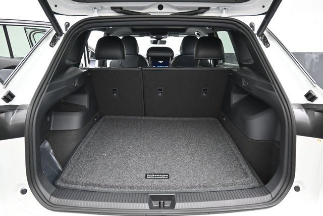 New 2026 Volkswagen Tiguan SE R-Line AWD/4WD image 12