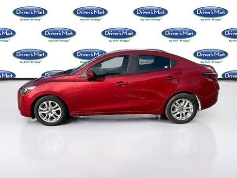 Used 2017 Toyota Yaris iA FWD image 4