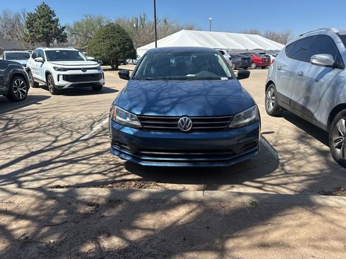 Used 2016 Volkswagen Jetta S image 2