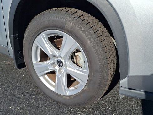 Used 2024 Toyota Highlander LE image 21