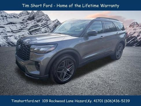 Used 2025 Ford Explorer ST-Line w/ ST-Line Street Pack AWD/4WD image 3