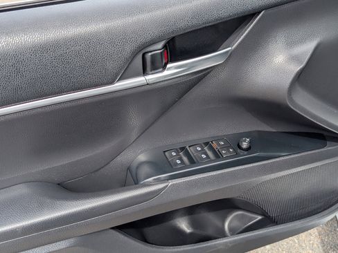 Used 2020 Toyota Camry SE w/ Convenience Package image 15