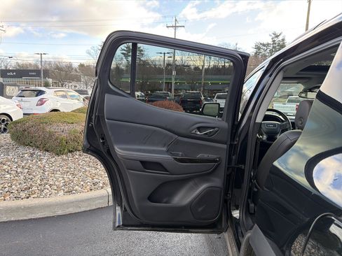 Used 2023 GMC Acadia AT4 w/ Preferred Package image 27