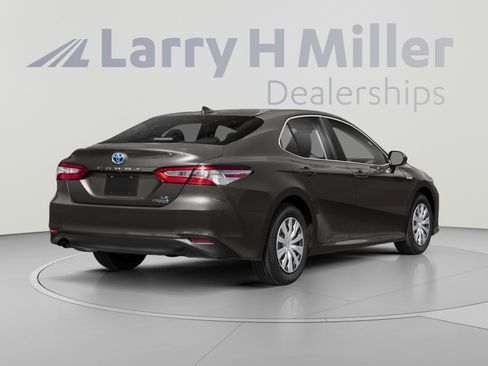 Used 2018 Toyota Camry LE FWD image 2