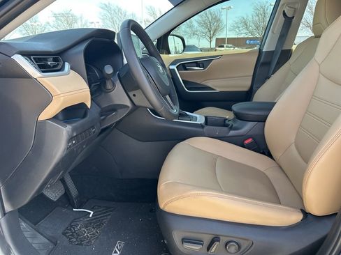 Certified 2025 Toyota RAV4 XLE Premium image 5