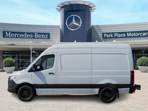 New 2025 Mercedes-Benz Sprinter 2500 image 3
