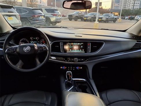 Used 2019 Buick Enclave Essence image 4