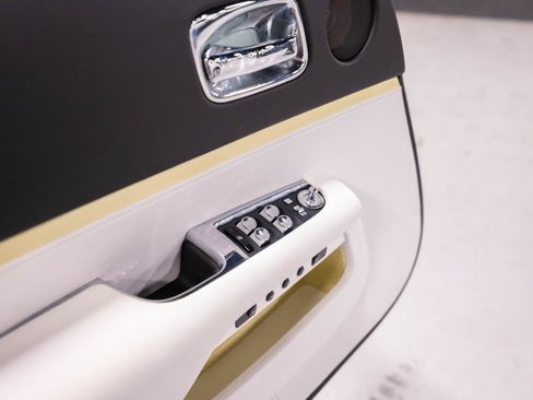 Used 2016 Rolls-Royce Wraith RWD image 6
