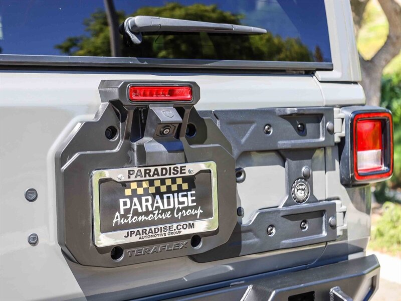 Used 2022 Jeep Wrangler Unlimited Rubicon w/ LED Lighting Group AWD/4WD image 15