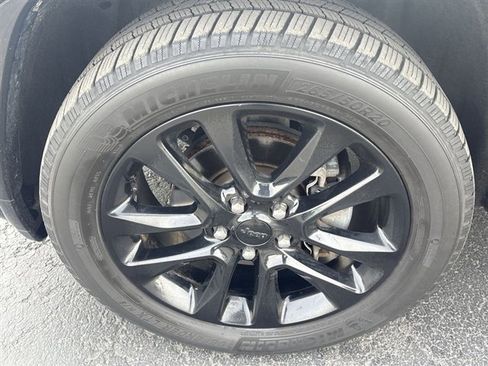Used 2018 Jeep Grand Cherokee Altitude image 31