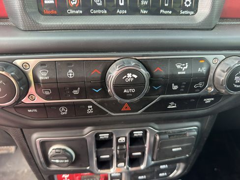 Used 2021 Jeep Gladiator Rubicon AWD/4WD image 11