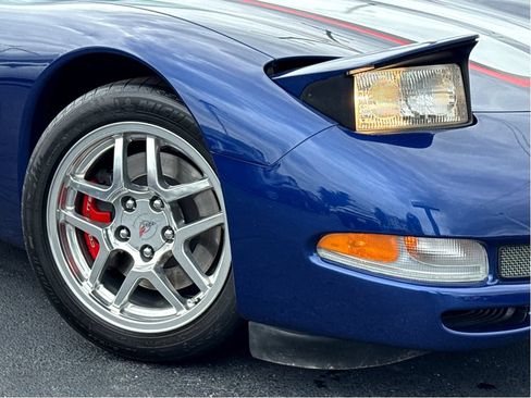 Used 2004 Chevrolet Corvette Z06 w/ Z06 Preferred Equipment Group RWD image 5
