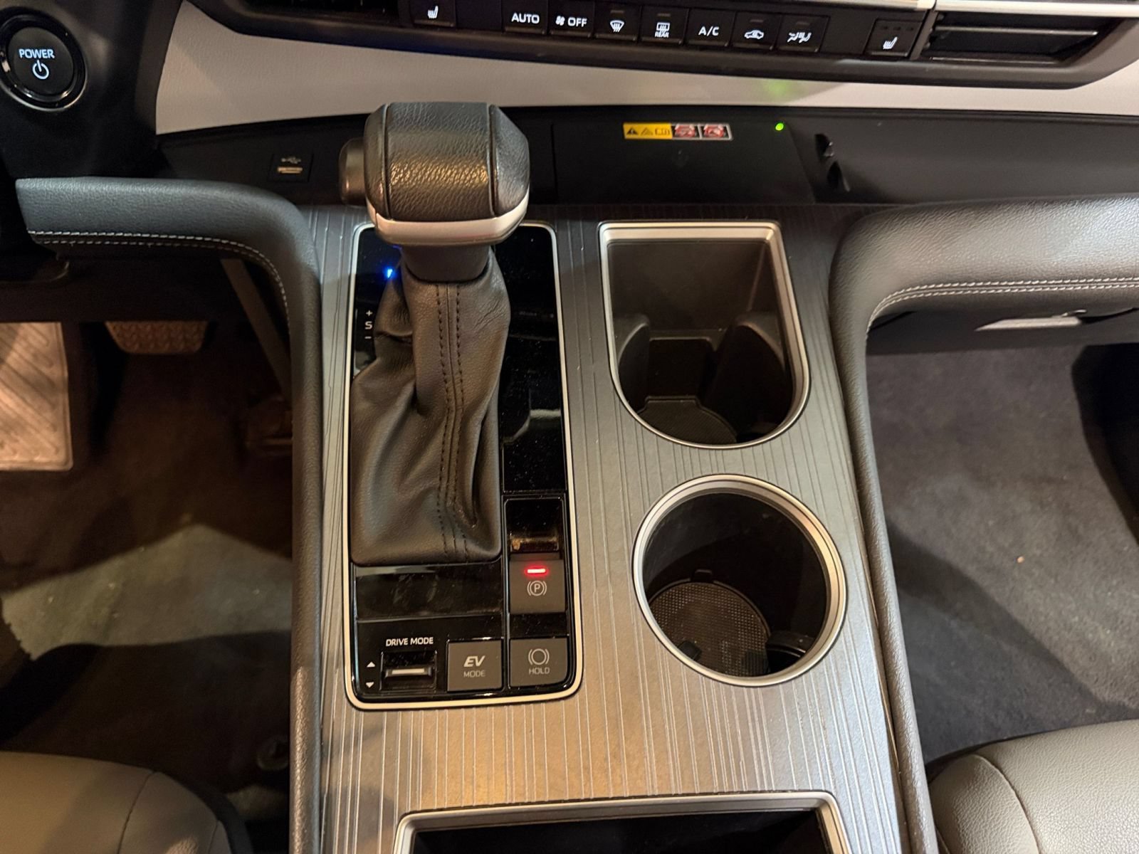Used 2025 Toyota Sienna XLE FWD image 43