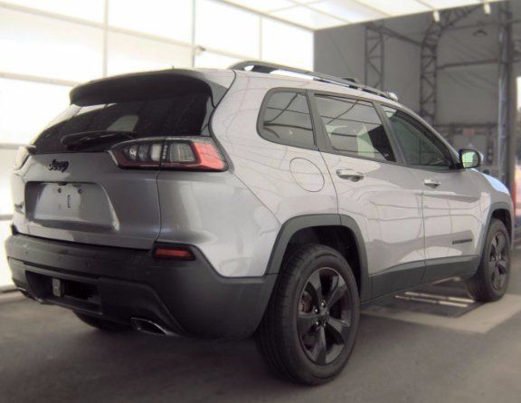 Used 2019 Jeep Cherokee Latitude Plus AWD/4WD image 4