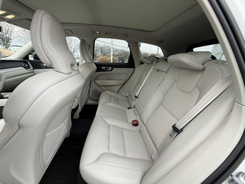 Used 2023 Volvo XC60 B5 Plus w/ Climate Package image 5