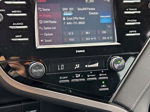 Used 2020 Toyota Camry SE image 21