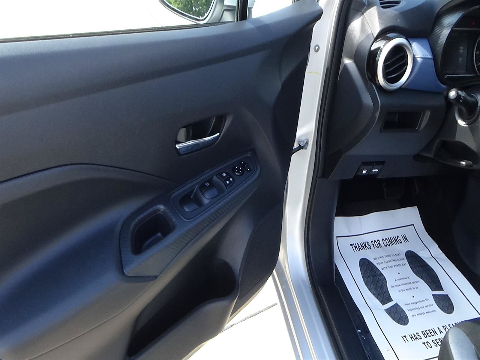 Used 2025 Nissan Versa SV FWD image 14