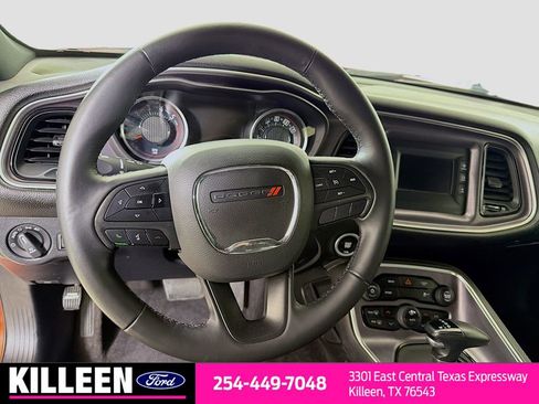 Used 2017 Dodge Challenger R/T image 10
