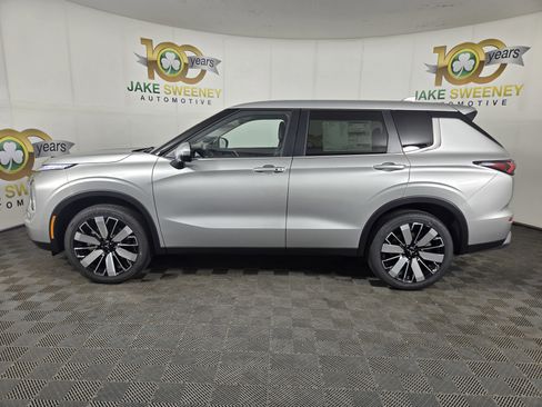 New 2026 Mitsubishi Outlander SE image 4