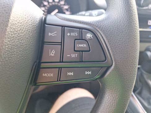 Used 2024 Toyota Sienna LE FWD image 19