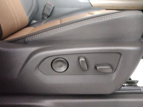 Used 2024 Chevrolet Silverado 1500 High Country w/ High Country Premium Package image 32