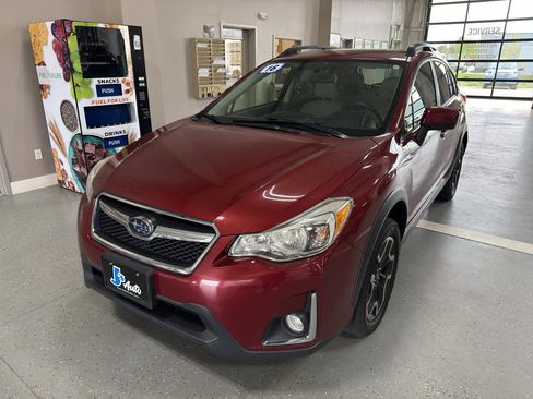 Used 2016 Subaru Crosstrek 2.0i Premium w/ Moonroof Package AWD/4WD image 2