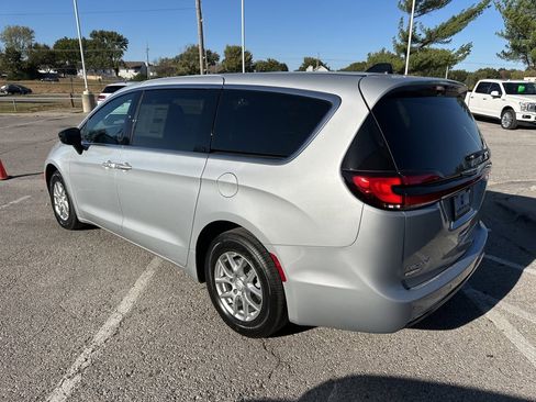 New 2026 Chrysler Pacifica Select image 20