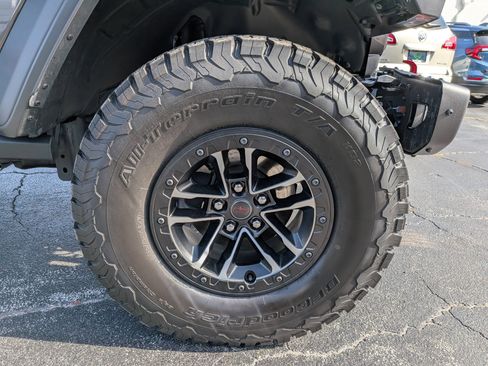 Used 2024 Jeep Wrangler Unlimited Rubicon w/ XTREMEE 35" Tire Package AWD/4WD image 12