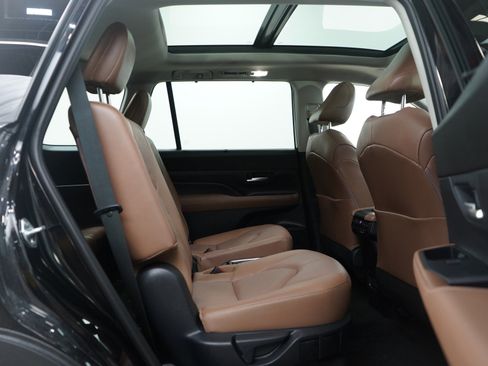 Used 2026 Toyota Grand Highlander Platinum image 13