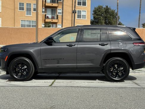 New 2026 Jeep Grand Cherokee Altitude AWD/4WD image 7