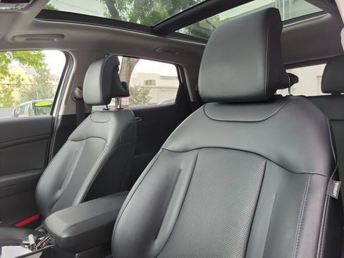 Certified 2025 Kia Sportage EX w/ Premium Package FWD image 17