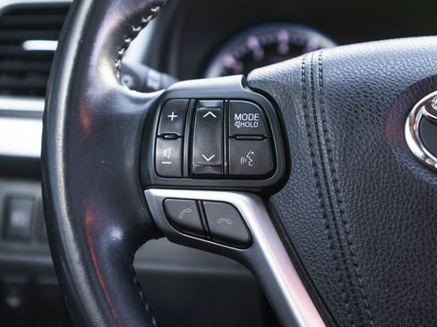 Used 2017 Toyota Highlander XLE image 18