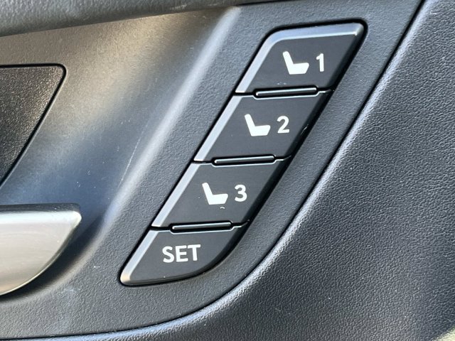 Used 2020 Lexus LX 570 4WD w/ Luxury Package image 34