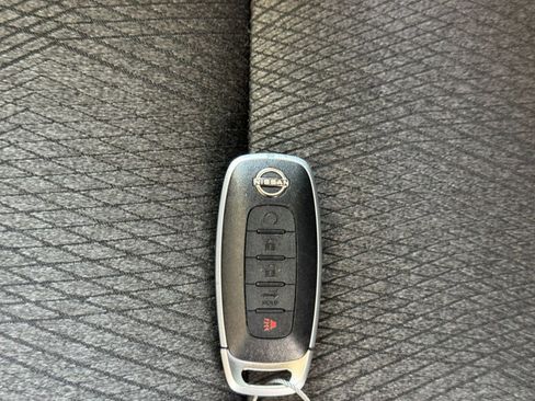 Used 2025 Nissan Rogue SV FWD image 27