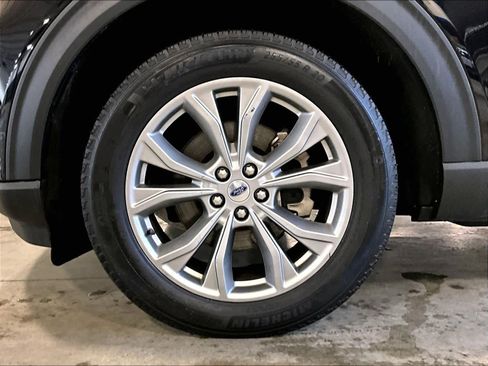 Used 2022 Ford Explorer XLT w/ Equipment Group 202A image 7