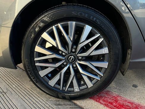 Used 2025 Nissan Altima 2.5 SV image 9