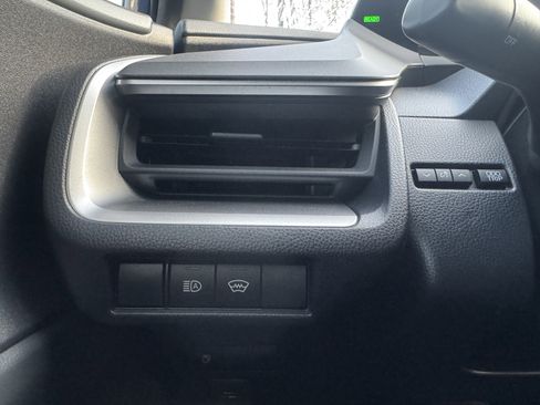 Used 2023 Toyota Prius LE image 32