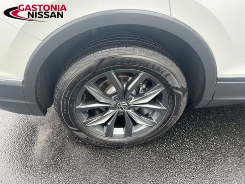 Used 2024 Volkswagen Tiguan SE image 19