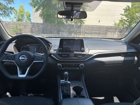 Used 2025 Nissan Altima 2.5 SV FWD image 34